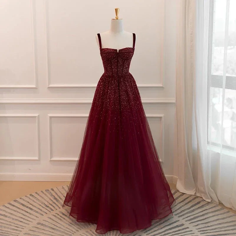 Abito formale da sera bordeaux gotico con spalline sottili, paillettes e perline, abito da ballo in tulle Y7586