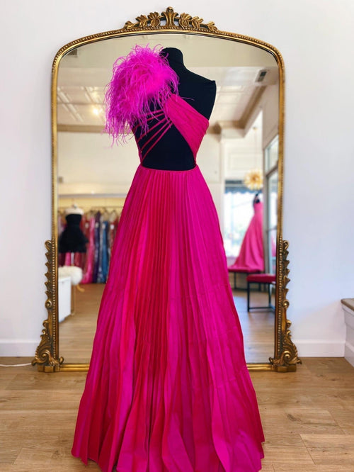 Vestido de cerimónia em tafetá com pregas e um ombro só em linha A