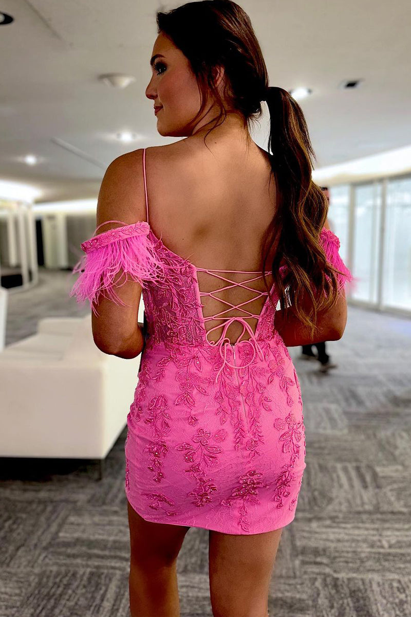Abito rosa in pizzo con spalle scoperte per festa di fine anno