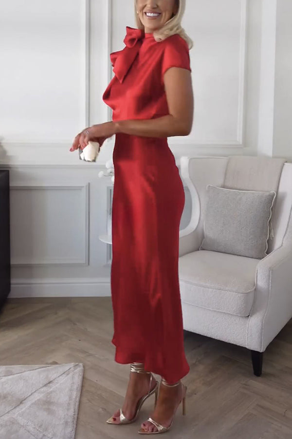 Robe longue à manches courtes avec nœud papillon en satin et col ras du cou "Souhaits sincères"