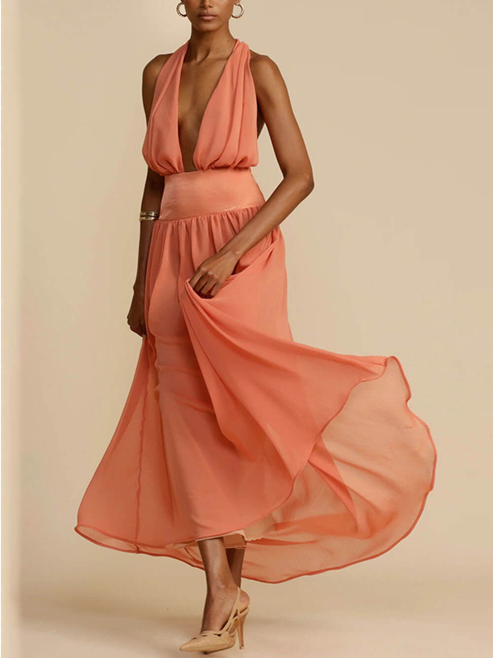 Rückenfreies Maxikleid aus Tüll mit Neckholder 