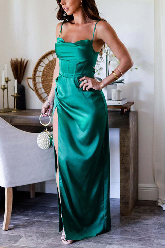 Zeitloses, luxuriöses Satin-Korsett-Maxikleid mit Wasserfallausschnitt und Schlitz 
