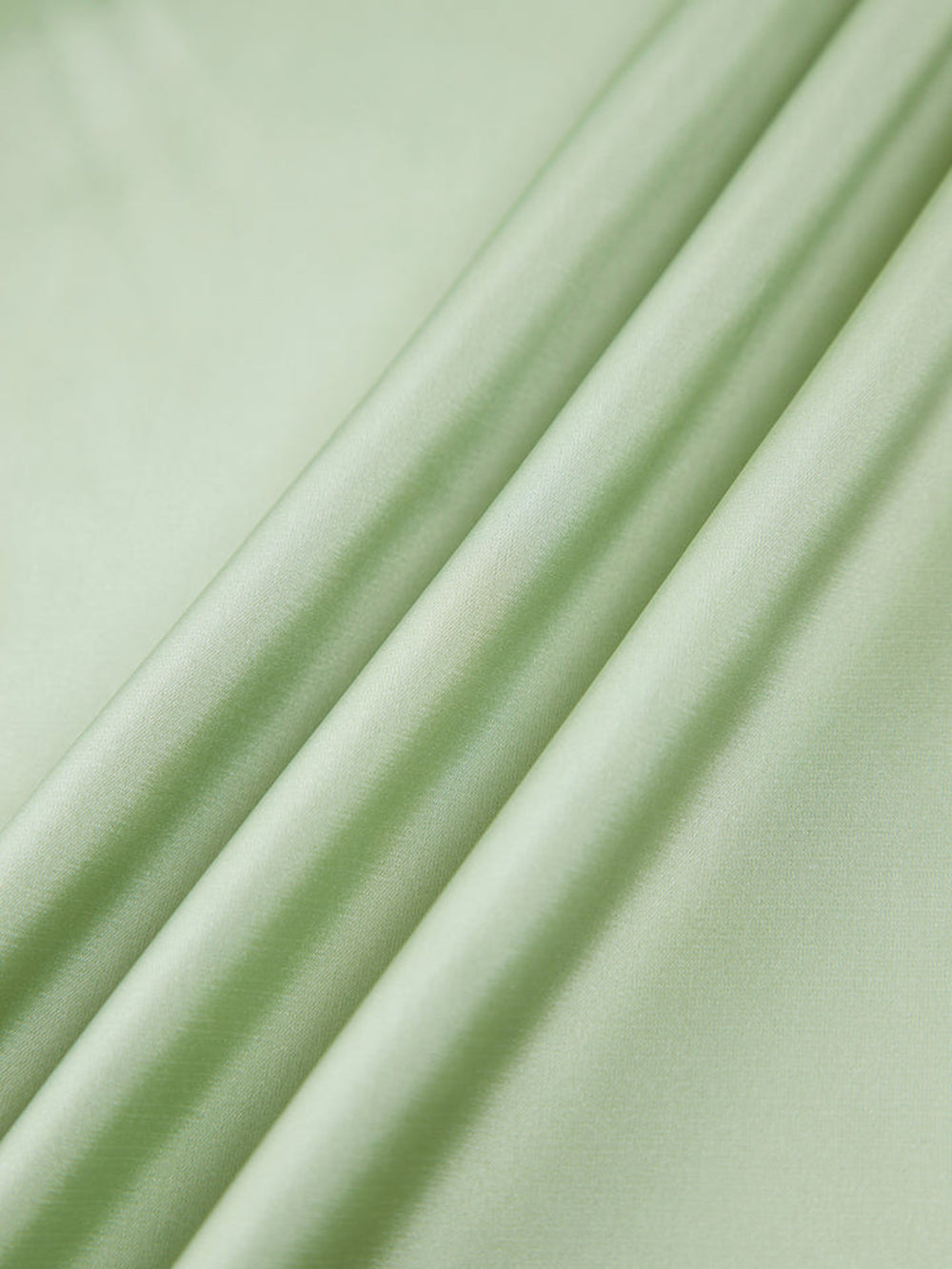 Vestido largo negro con bordado de flores de Magnetic Forces 