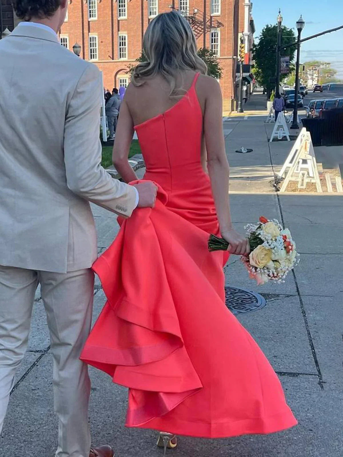 Adley | Robe de bal en satin sans manches sirène à une épaule avec traîne