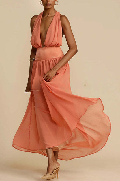 Weiblichkeit und Eleganz – Neckholder-Maxikleid mit freiem Rücken aus Tüll 
