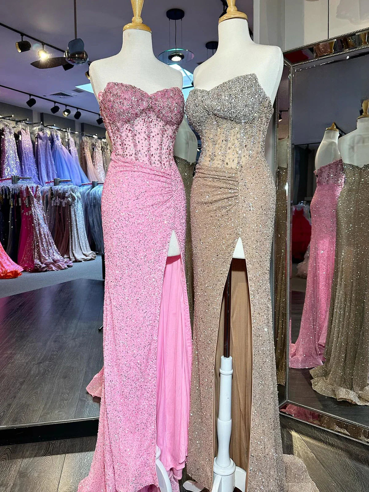 Aeliana | Robe longue de bal sirène rose sans bretelles ornée de paillettes avec fente
