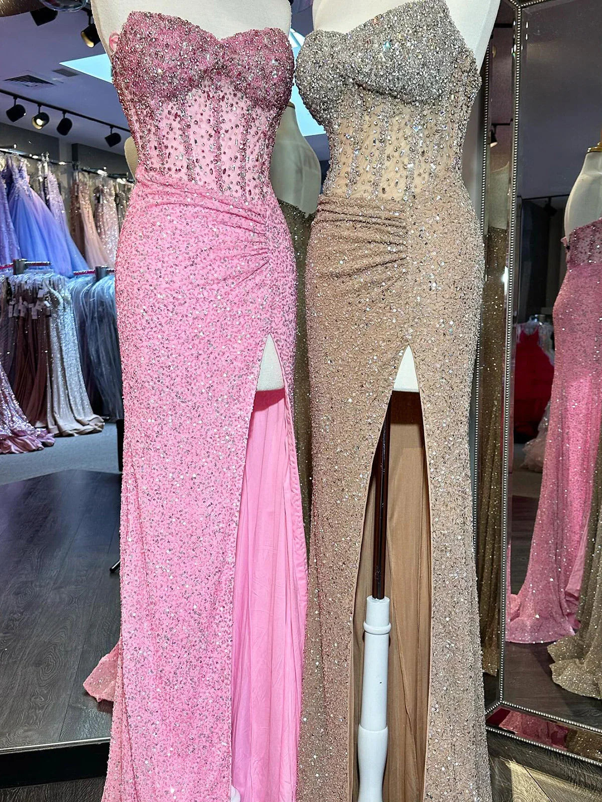 Aeliana | Robe longue de bal sirène rose sans bretelles ornée de paillettes avec fente