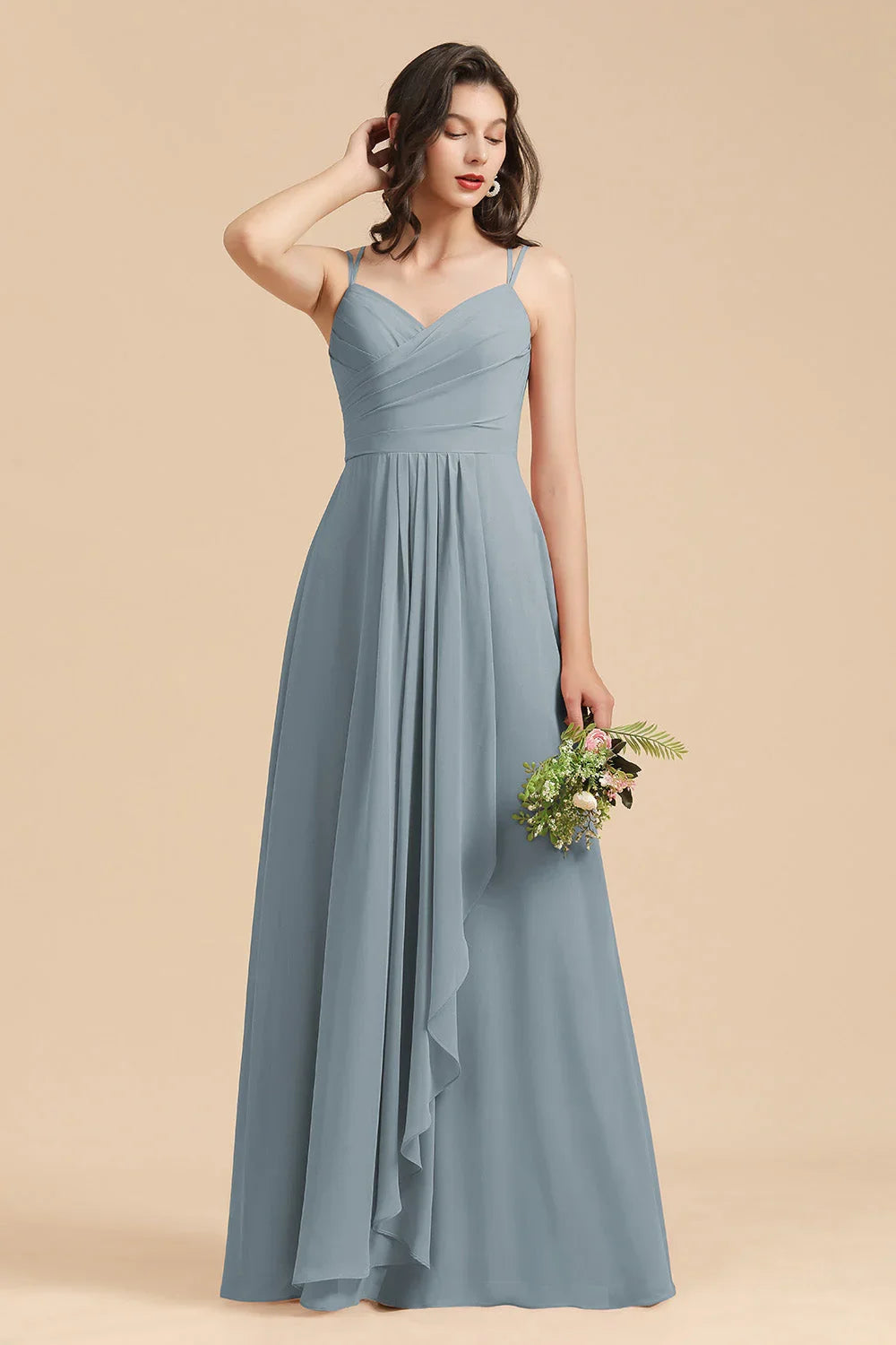 Abiti da damigella economici in chiffon blu polvere con scollo a V e volant