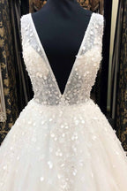 White Tulle V Neck A Line Sleeveless Wedding Dress With Lace Appliques