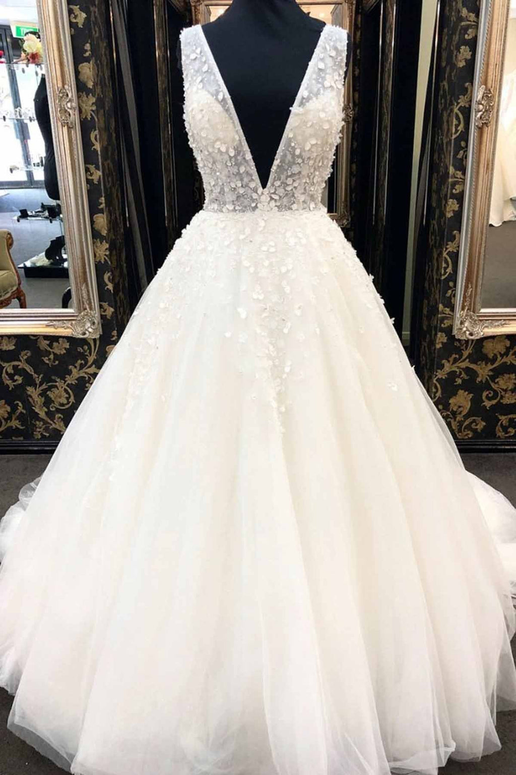 White Tulle V Neck A Line Sleeveless Wedding Dress With Lace Appliques