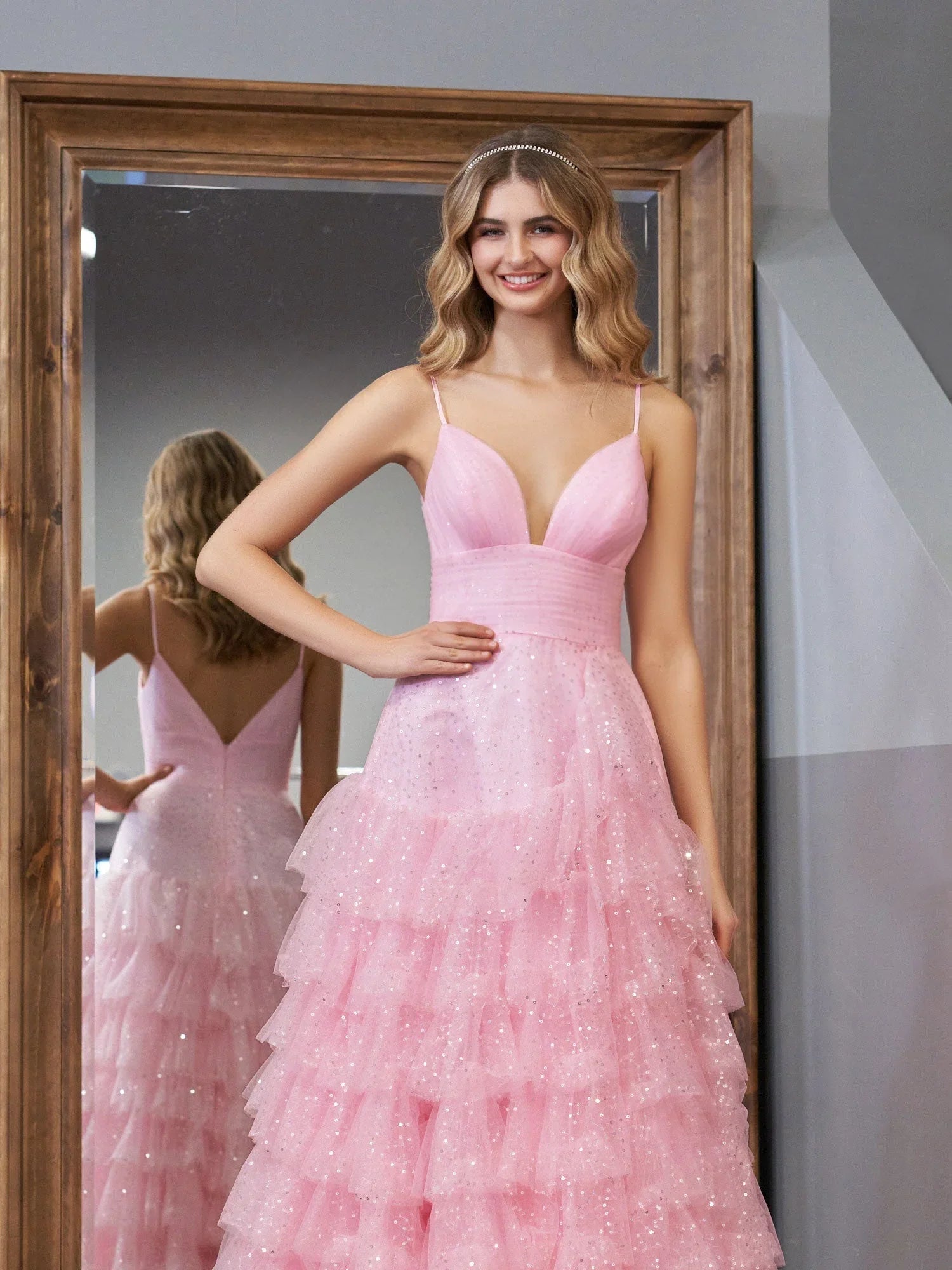 Alianna | Robe de bal rose clair en tulle à volants, coupe trapèze, bretelles fines spaghetti