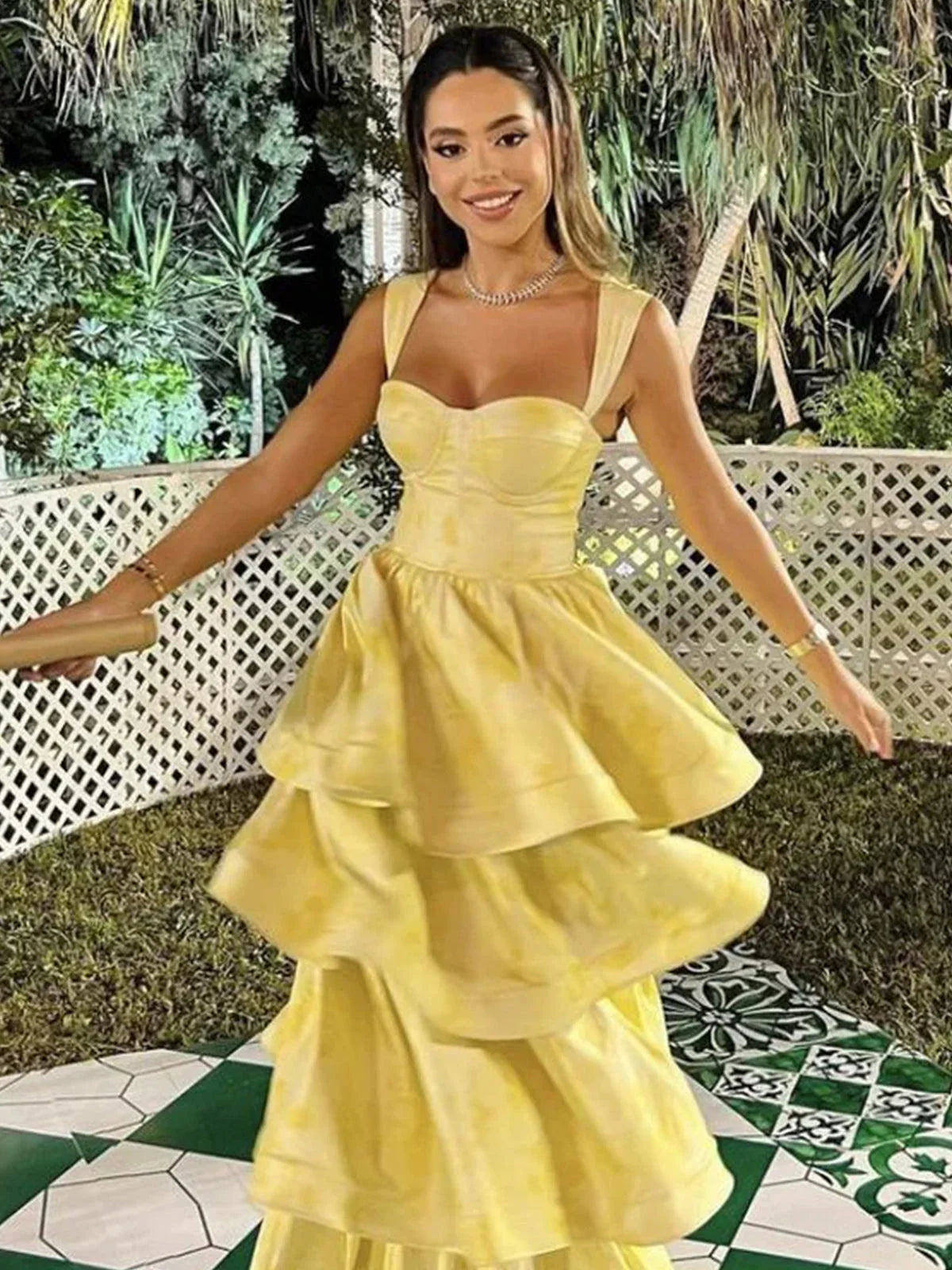 Alivia | Robe longue de soirée et de bal en ligne A à volants superposés jaune pastel