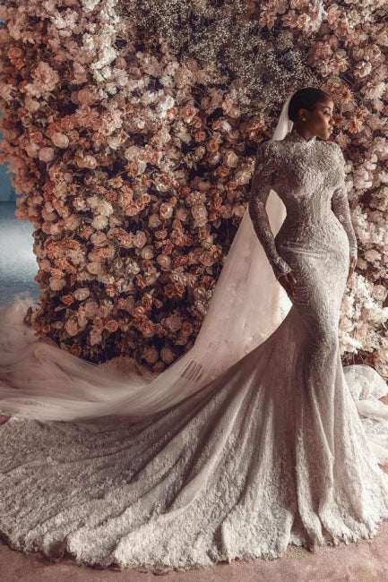 Increíble vestido de novia largo blanco de manga larga con cuello alto y encaje de columna y apliques en la cola