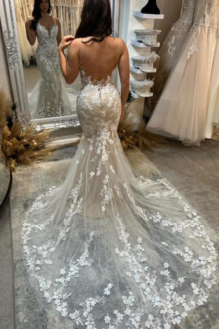 Abito da sposa avorio senza maniche con spalline sottili, pizzo a colonne e tulle, decorato con applicazioni