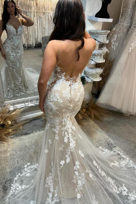Abito da sposa avorio senza maniche con spalline sottili, pizzo a colonne e tulle, decorato con applicazioni