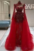 Abito da sera rosso con strascico, maniche lunghe, scollo a cuore, pizzo in tulle a colonne, stupendo