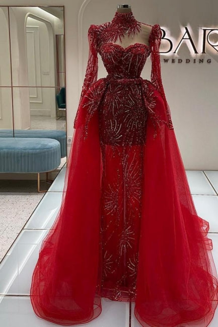 Abito da sera rosso con strascico, maniche lunghe, scollo a cuore, pizzo in tulle a colonne, stupendo