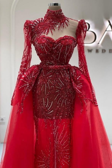 Abito da sera rosso con strascico, maniche lunghe, scollo a cuore, pizzo in tulle a colonne, stupendo