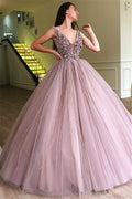 Stupendo abito lungo da sera in tulle con scollo a V e perline