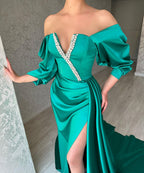 Stupendo lungo vestito verde a linea ad A con scollo a barca e spacco per ballo di fine anno