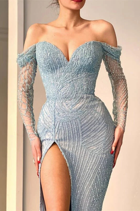 Stupendo lungo abito da sera sirena con spalle scoperte, spacco, pizzo e paillettes, con maniche lunghe