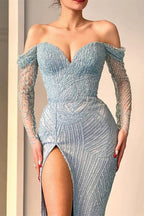 Stupendo lungo abito da sera sirena con spalle scoperte, spacco, pizzo e paillettes, con maniche lunghe