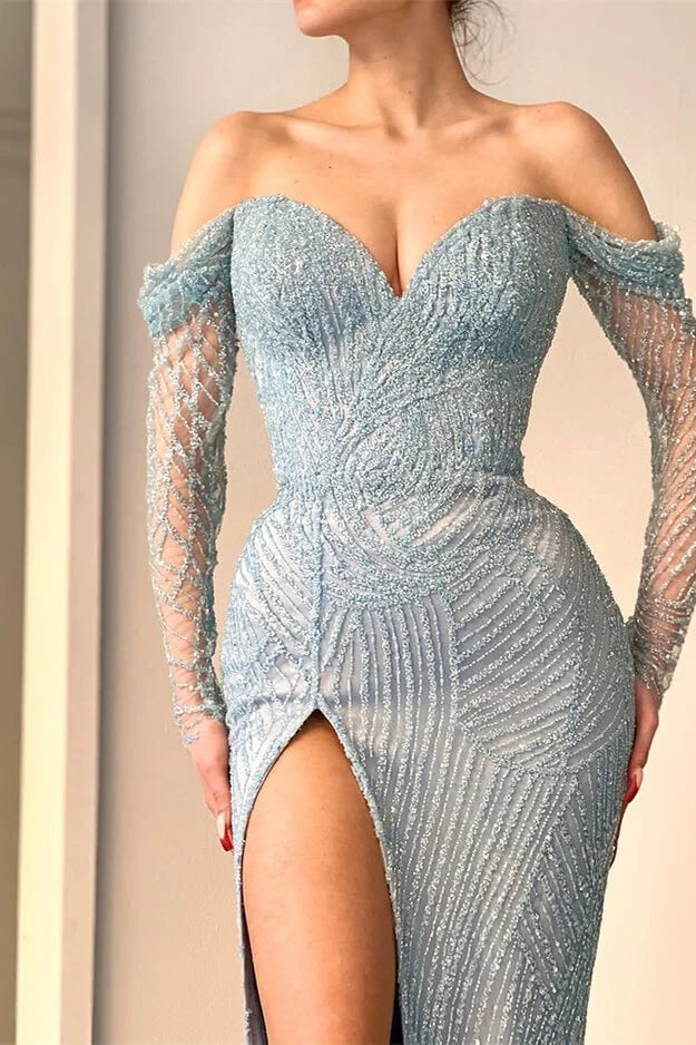 Stupendo lungo abito da sera sirena con spalle scoperte, spacco, pizzo e paillettes, con maniche lunghe