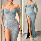 Stupendo lungo abito da sera sirena con spalle scoperte, spacco, pizzo e paillettes, con maniche lunghe