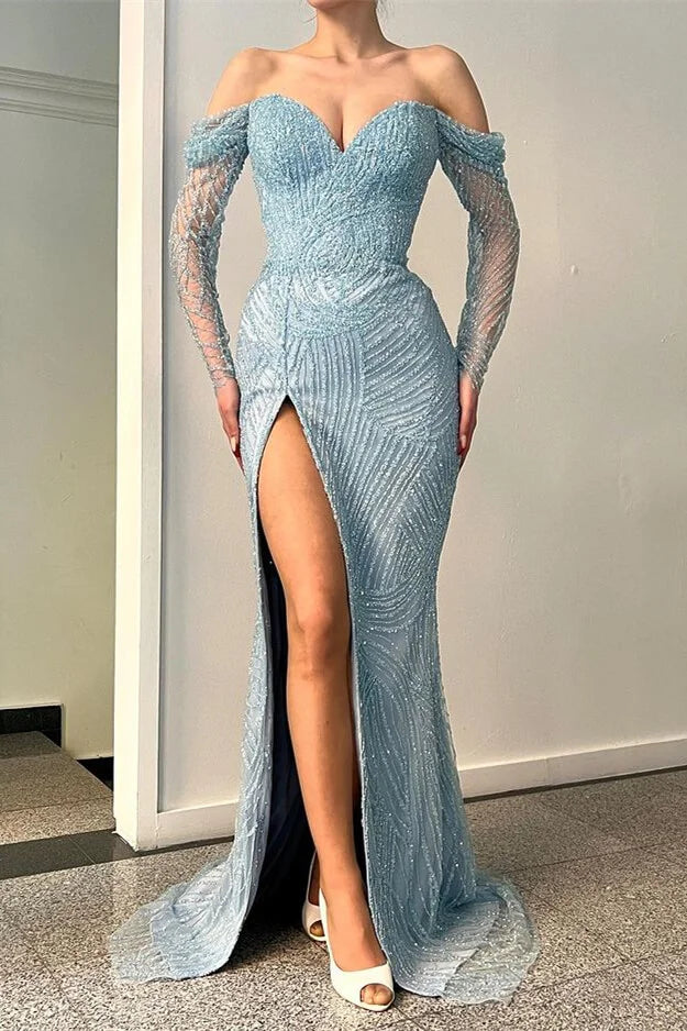Stupendo lungo abito da sera sirena con spalle scoperte, spacco, pizzo e paillettes, con maniche lunghe