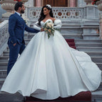 Abiti da sposa lunghi principeschi in raso con scollo a cuore e maniche
