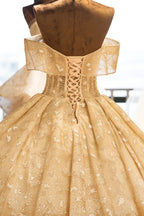 Erstaunliches trägerloses Brautkleid mit Flügelärmeln und Spitzenapplikationen 