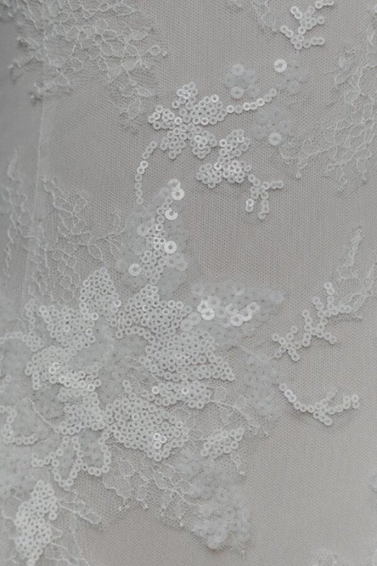 Abiti da sposa eleganti a sirena con applicazioni e scollo a V straordinari