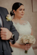 Robe de mariée blanche en tulle longueur cheville avec manches courtes cape