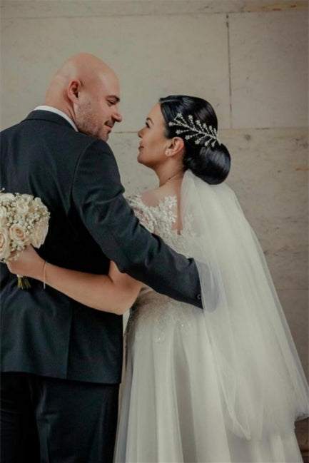 Robe de mariée blanche en tulle longueur cheville avec manches courtes cape