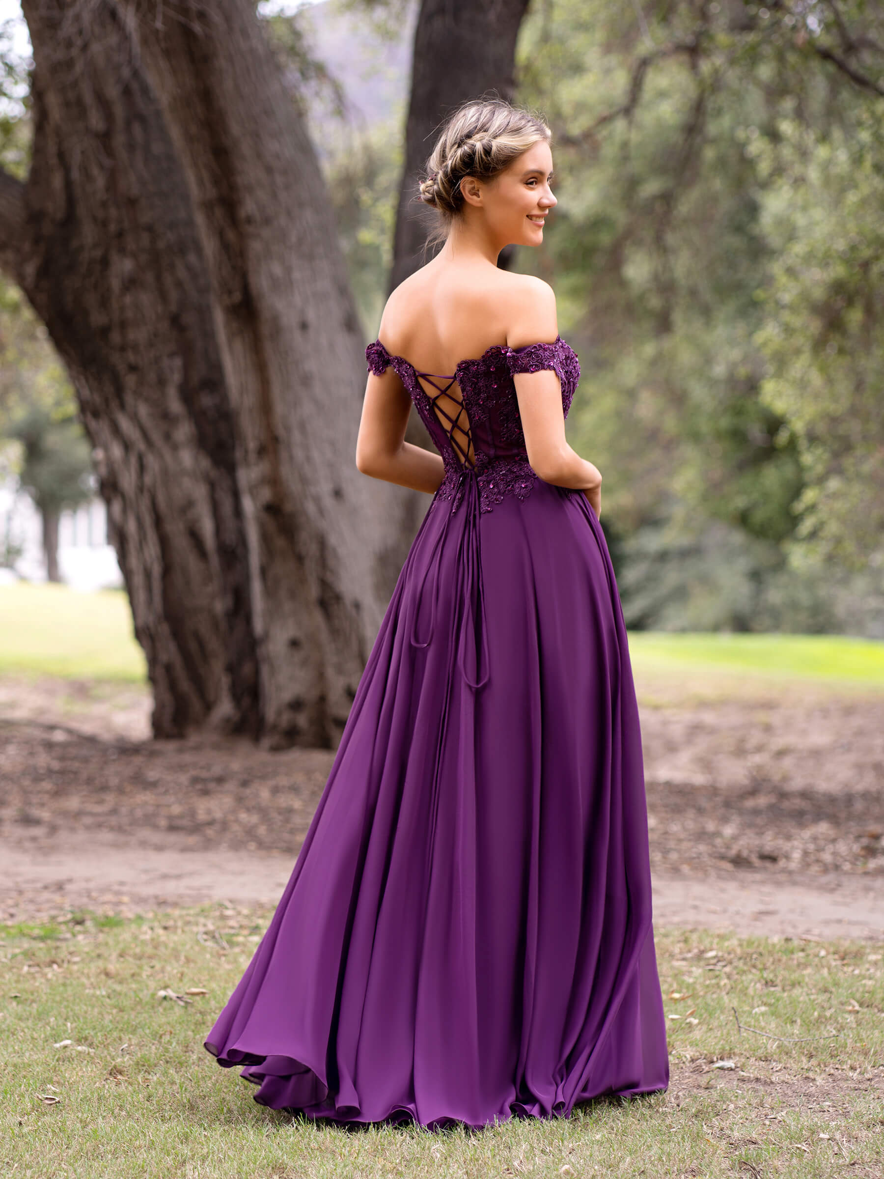 Robe de bal longue en mousseline avec applications en dentelle
