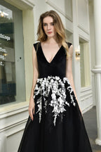 Attractive Black V-neck Aline Prom Dress White Floral Appliques Tulle Party Dress
