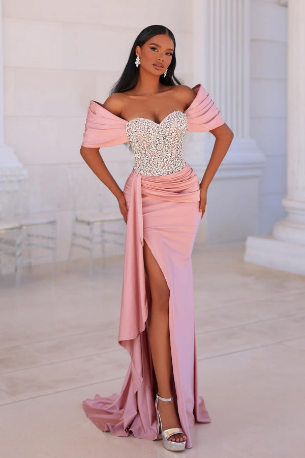 Abito da sera lungo rosa con scollo a barca, pizzo, perline e spacco, stile sirena attraente