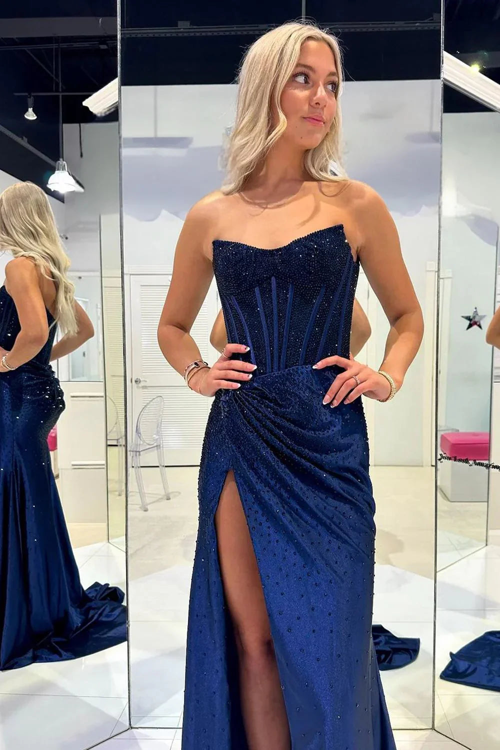 Aurorae | Robes longues de bal en velours bleu marine à encolure dégagée sirène avec perles