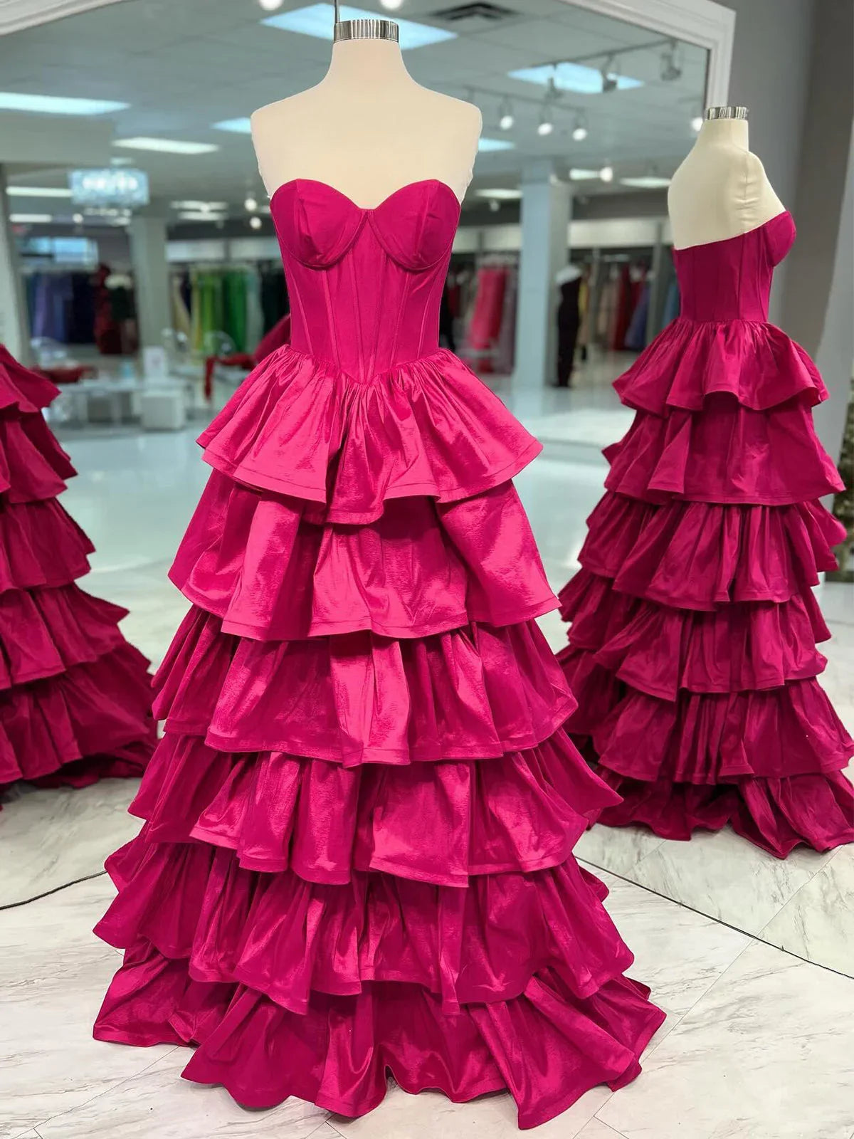 Ausha | Robes de bal en ligne A à volants fuchsia tendre