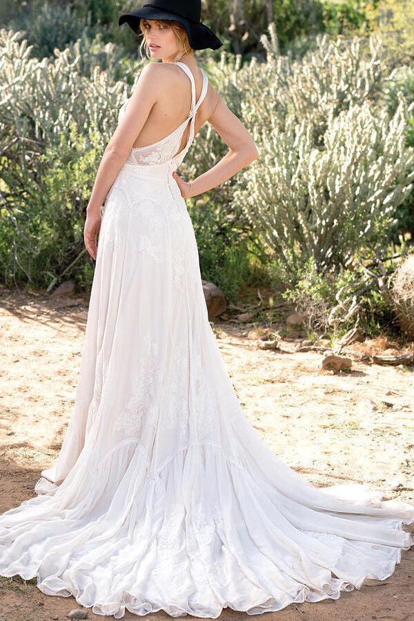 Splendido abito da sposa lungo a linea ad A con scollo a V, pizzo, chiffon e schiena scoperta