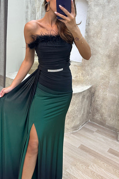 Wild Elegance Maxikleid mit Farbverlaufsdruck, Federbesatz, Gürtel und Schlitz 