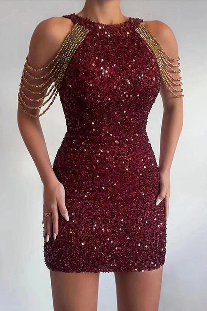 Minivestido de cóctel con lentejuelas y borlas en los hombros, con una vista glamurosa