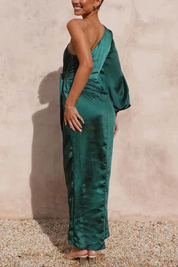 Abito Midi in Satin con Spalla Scoperta, Fiocco Frontale e Spacco Laterale dal Fascino Romantico