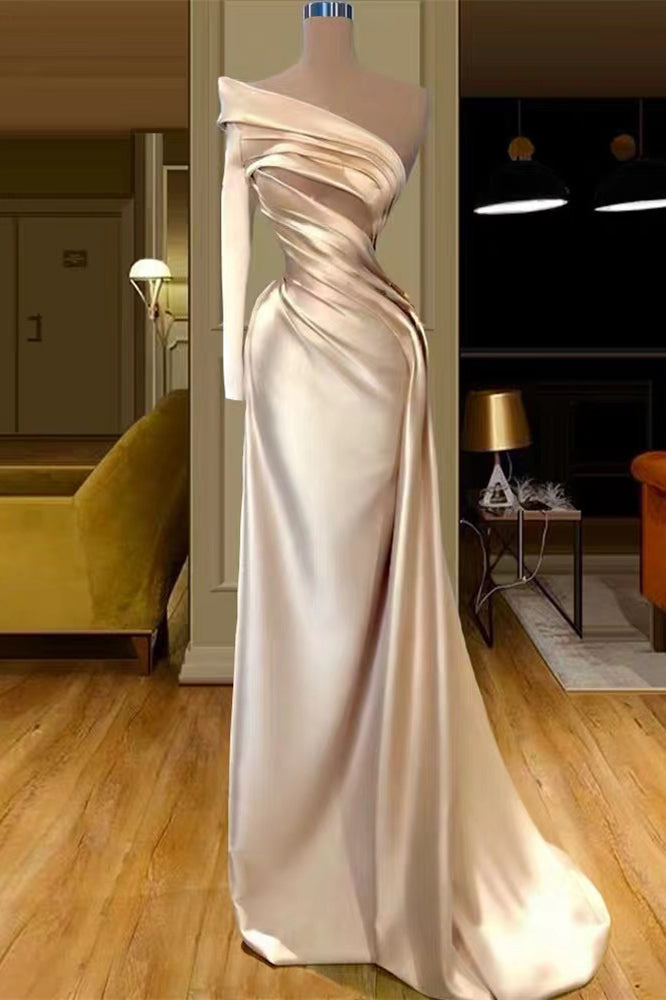 Vestido de cerimónia sereia em champanhe com uma manga comprida e ombro único