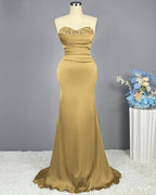 Vestido longo de baile de finalistas sem mangas com decote coração bordado a lantejoulas