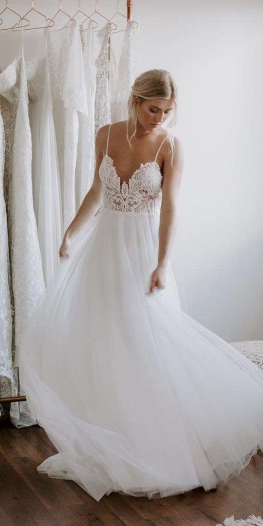 Backless Lace/Tulle Beach Wedding Dress Fashion Bridal Gown