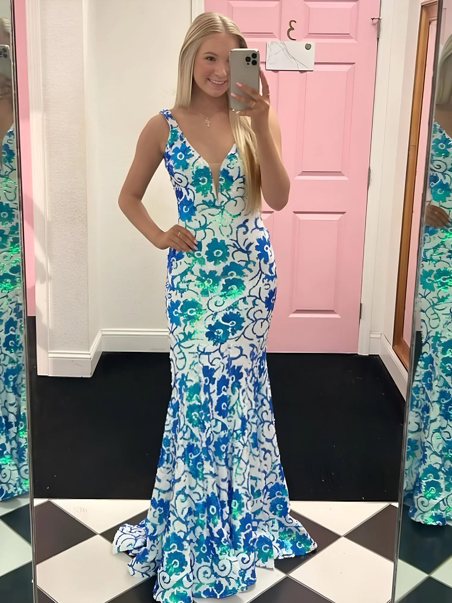 Bailey | Robe de bal sirène rose à col en V avec dentelle et paillettes
