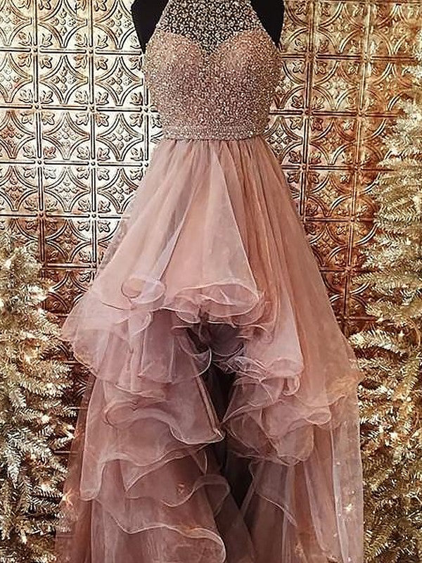 Robe de bal à col licou sans manches ornée de perles en tulle