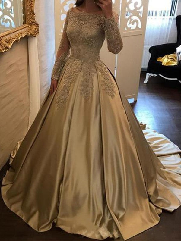 Abito da ballo con maniche lunghe, scollo a spalle scoperte, applicazioni in raso per feste di gala