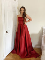 Robe de bal en satin à volants, sans manches et sans bretelles